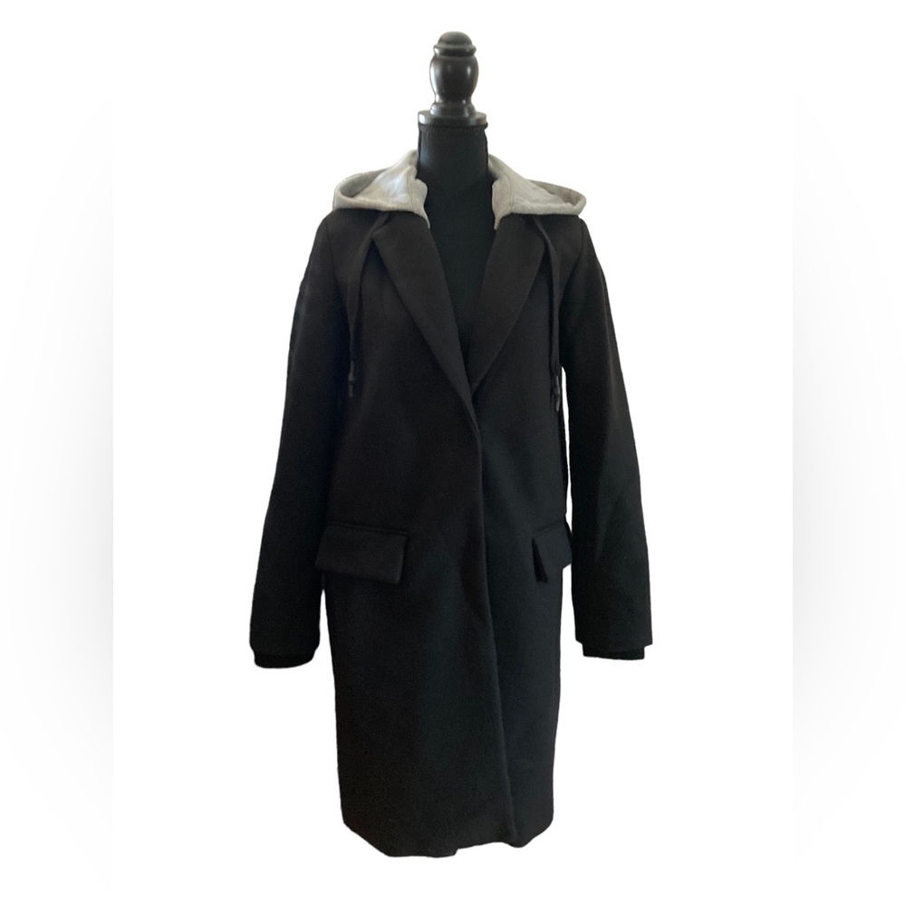 Stylish Black Trench Coat with Removable Hood 🖤🩶